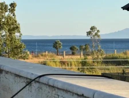 Ürkmez Deniz Tarafın Da Plaja 100M 4+1 Satılık Villa