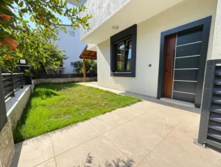 Doğanbey Merkezde Plaja 400M Bahçeli Satılık 4+1 Villa