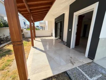 Doğanbey De Geniş Yapılı Bahçeli 3+1 Satılık Villa