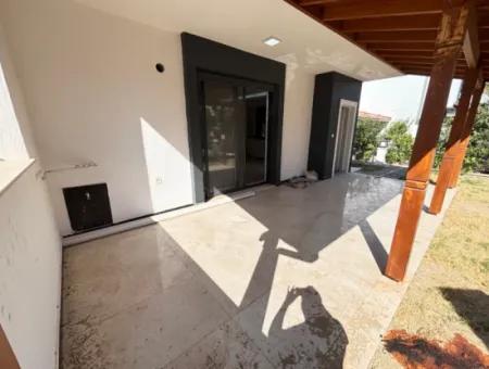 Doğanbey De Geniş Yapılı Bahçeli 3+1 Satılık Villa