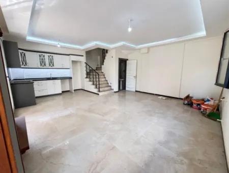 Doğanbey De Geniş Yapılı Bahçeli 3+1 Satılık Villa