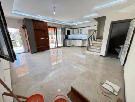 Doğanbey De Geniş Yapılı Bahçeli 3+1 Satılık Villa
