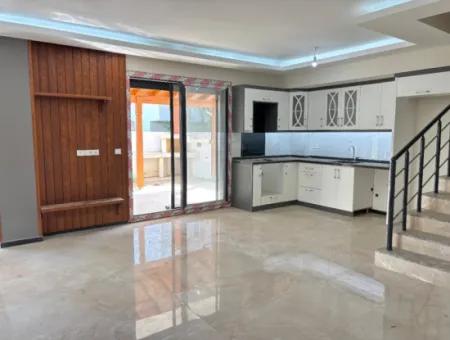 Doğanbey De Geniş Yapılı Bahçeli 3+1 Satılık Villa