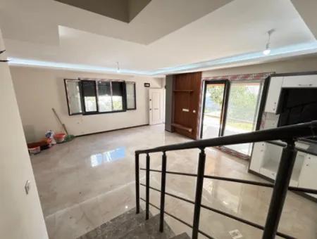Doğanbey De Geniş Yapılı Bahçeli 3+1 Satılık Villa