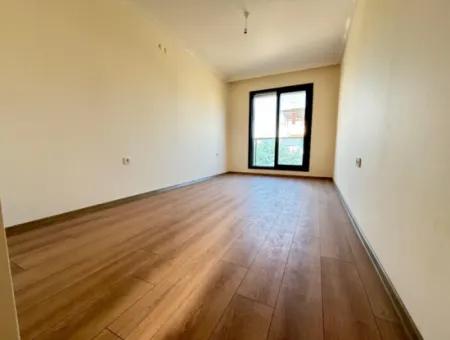 Doğanbey Merkez De Geniş Yapılı Ferah 3+1 Satılık Villa