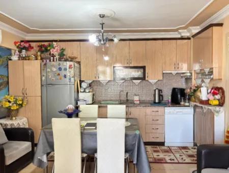 Ürkmez Merkez De Plaja 150 M Geniş Yapılı 2+1 Satılık Daire