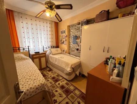Ürkmez Merkez De Plaja 150 M Geniş Yapılı 2+1 Satılık Daire