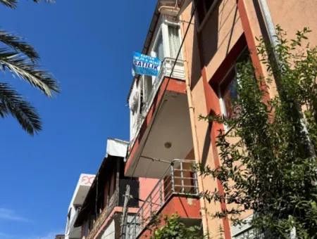 Ürkmez Merkez De Plaja 150 M Geniş Yapılı 2+1 Satılık Daire