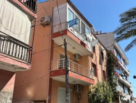 Ürkmez Merkez De Plaja 150 M Geniş Yapılı 2+1 Satılık Daire