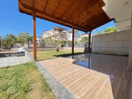 Özdere De Plaja 500 M Otoparklı Geniş Bahçeli 3+1 Satılık Villa