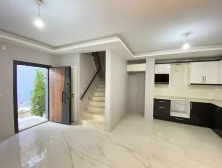 Seferihisar Ürkmez De Bahçeli Havadar 3+1 Satılık Villa