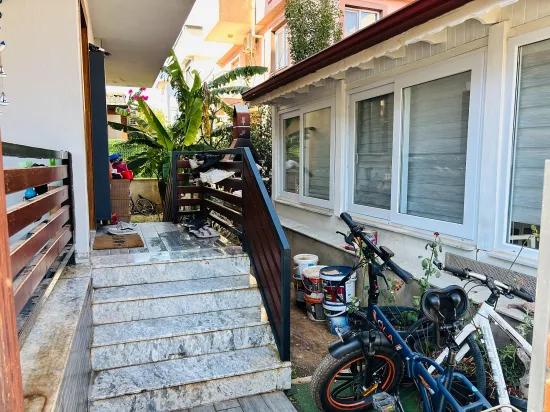 İzmir Seferihisar Payamlı Mahallesi'nde Denize 400m Bahçeli 3+1 Satılık Villa