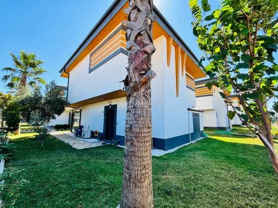 İzmir Seferihisar Cumhuriyet Mahallesi'nde Havuzlu Site İçerisinde 3+1 Satılık Yazlık