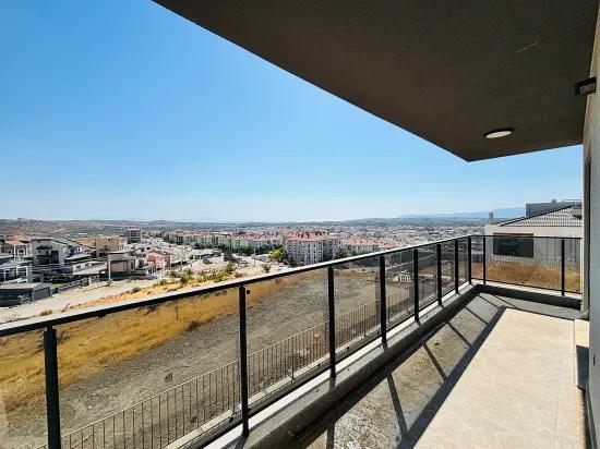 İzmir Seferihisar Deniz Manzaralı Havuzlu Site İçerisinde Satılık Dubleks Tripleks Villa