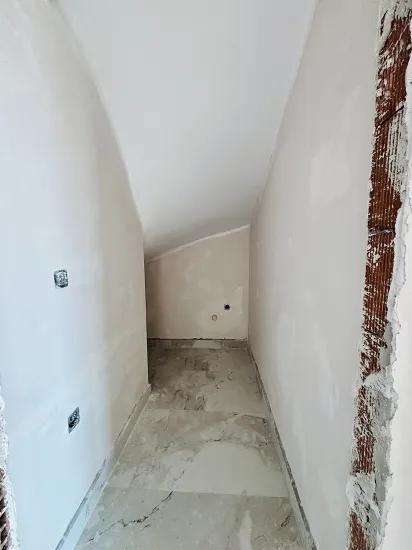 İzmir Seferihisar Deniz Manzaralı Havuzlu Site İçerisinde Satılık Dubleks Tripleks Villa