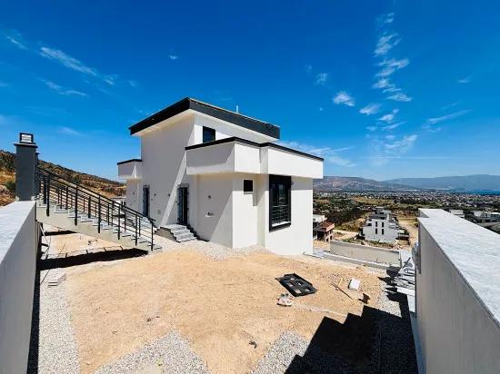 İzmir Seferihisar Atatürk Mahallesi’nde 2+1 Deniz Manzaralı Satılık Villa